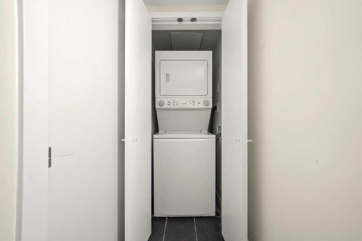 Dazzling Condo By Stadium Downtown With Free Parking فانكوفر المظهر الخارجي الصورة