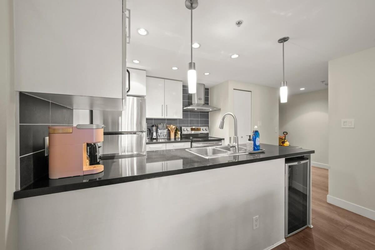 Dazzling Condo By Stadium Downtown With Free Parking فانكوفر المظهر الخارجي الصورة