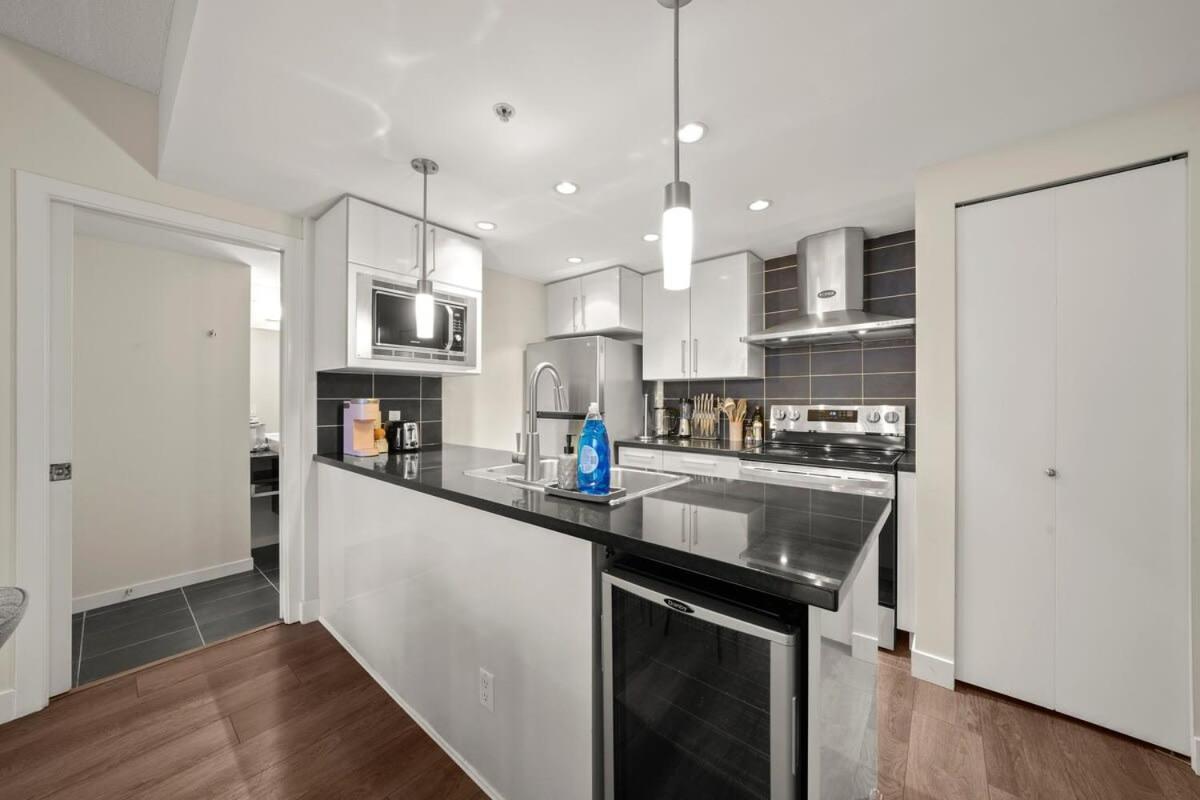 Dazzling Condo By Stadium Downtown With Free Parking فانكوفر المظهر الخارجي الصورة