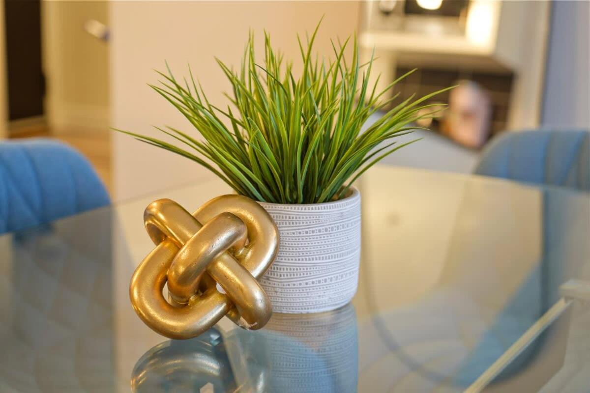 Dazzling Condo By Stadium Downtown With Free Parking فانكوفر المظهر الخارجي الصورة