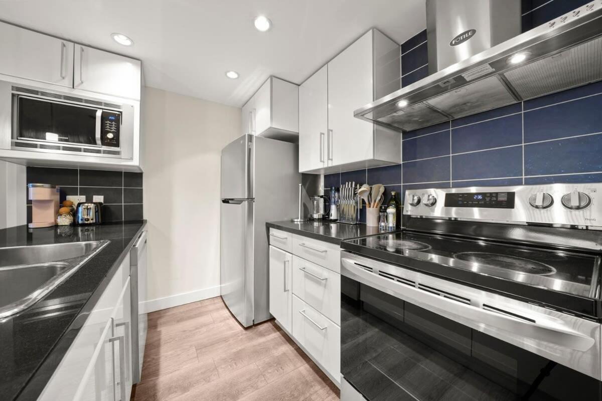 Dazzling Condo By Stadium Downtown With Free Parking فانكوفر المظهر الخارجي الصورة