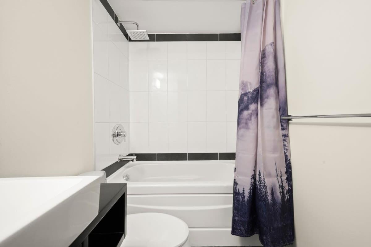 Dazzling Condo By Stadium Downtown With Free Parking فانكوفر المظهر الخارجي الصورة